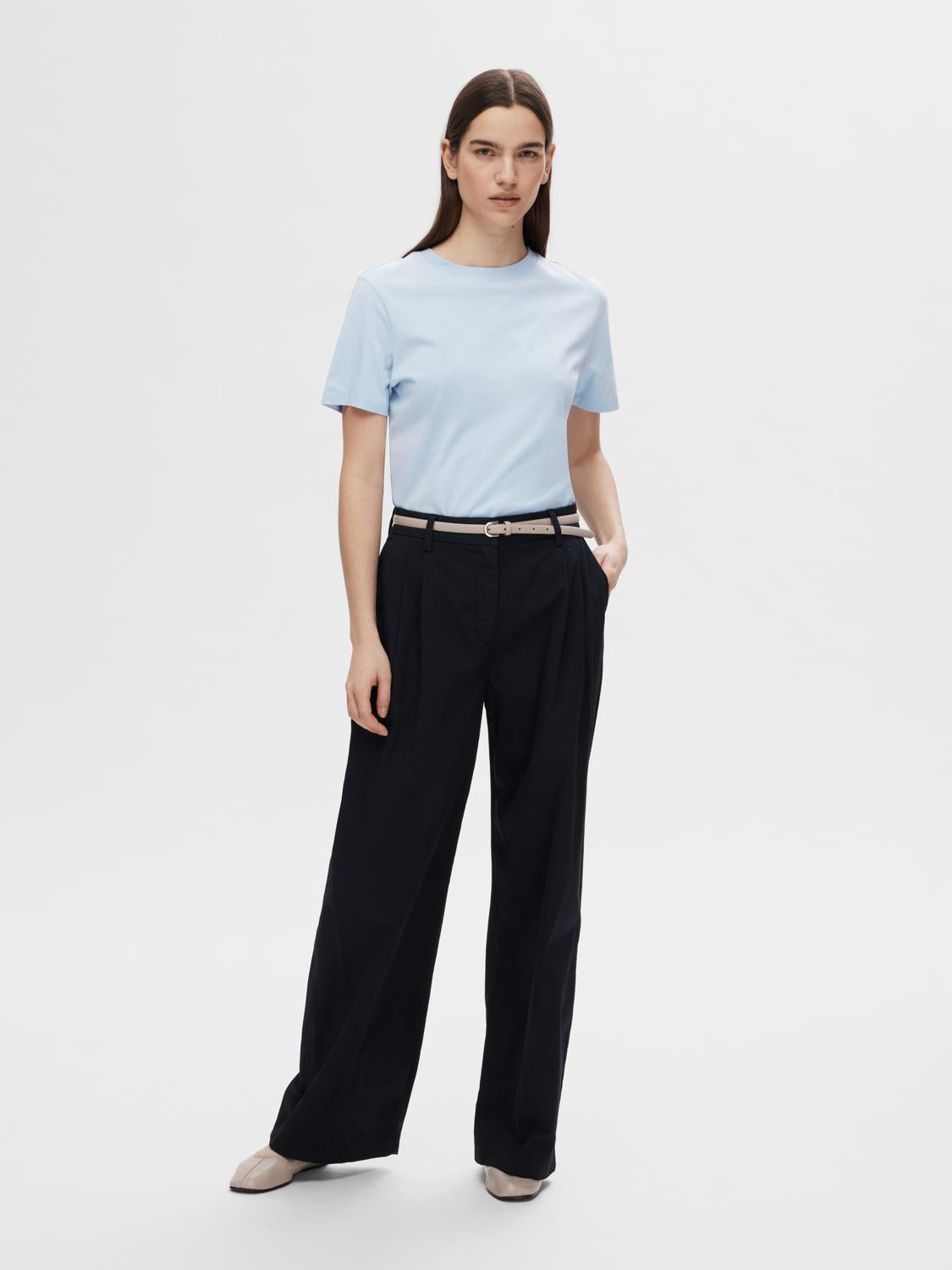 model_shot-front_full